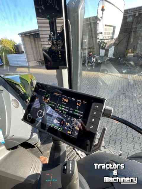 Tractors Valtra N155 Versu Smart Touch demo tractor