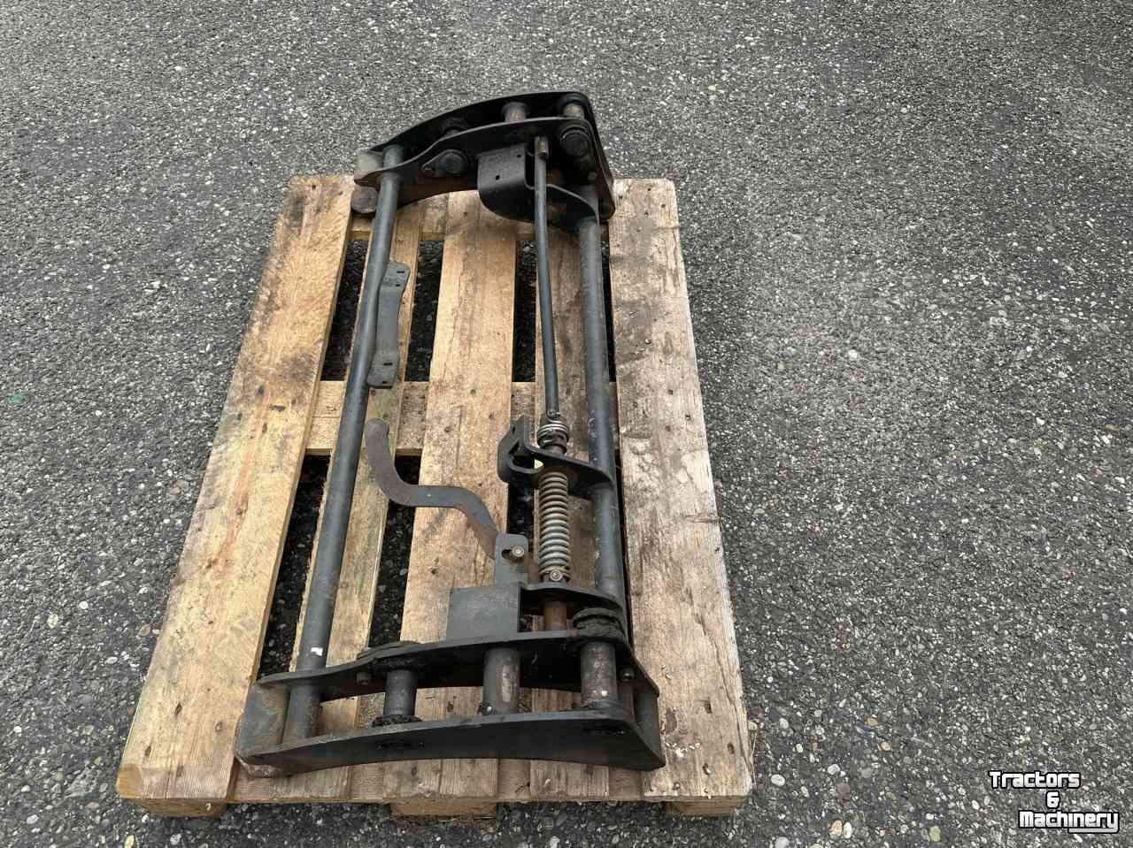 Diverse used spare-parts  MX frontlader bord Mailleux