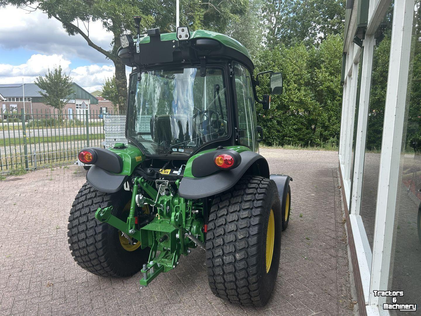 Small-track Tractor John Deere 4066R