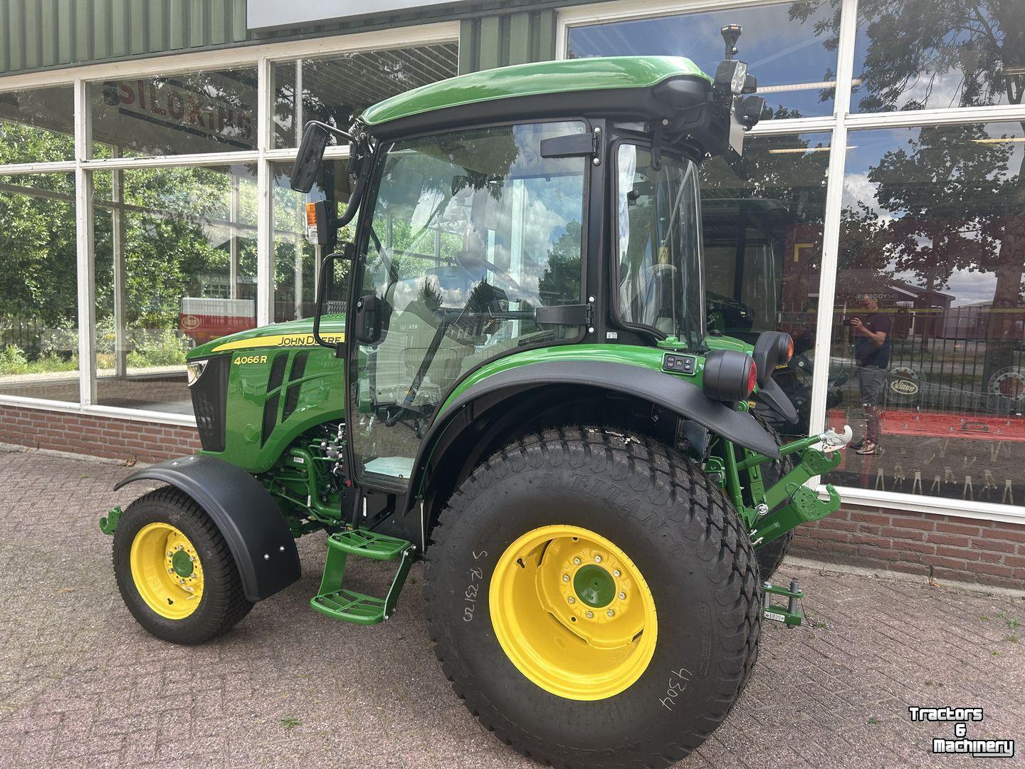Small-track Tractor John Deere 4066R