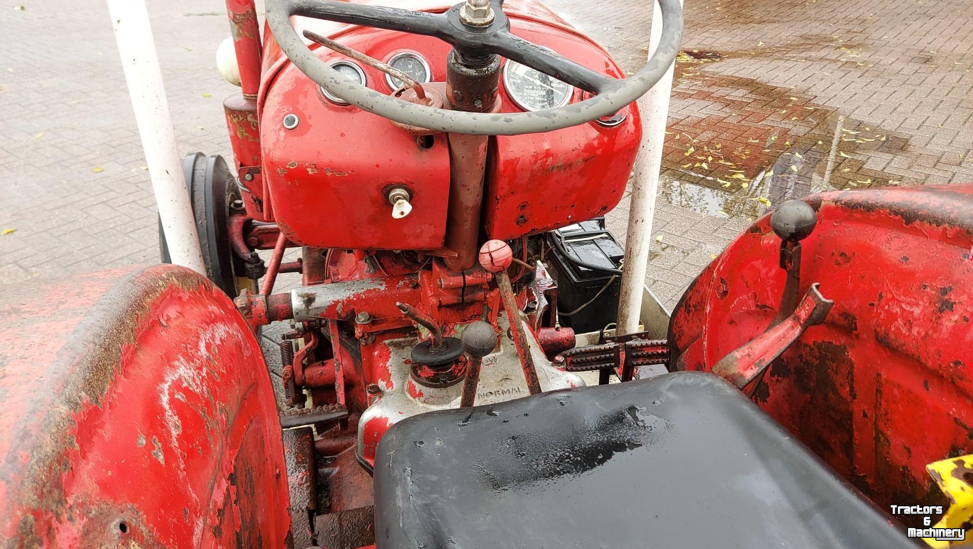 Tractor David Brown 880