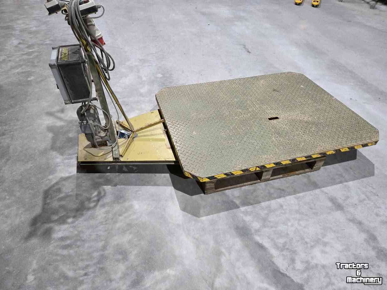 Other conveying equipment and accessories  Unicum Palletdraaier