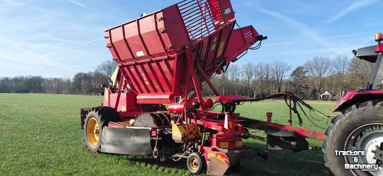 Sugar beet harvester Tim Bietenrooier