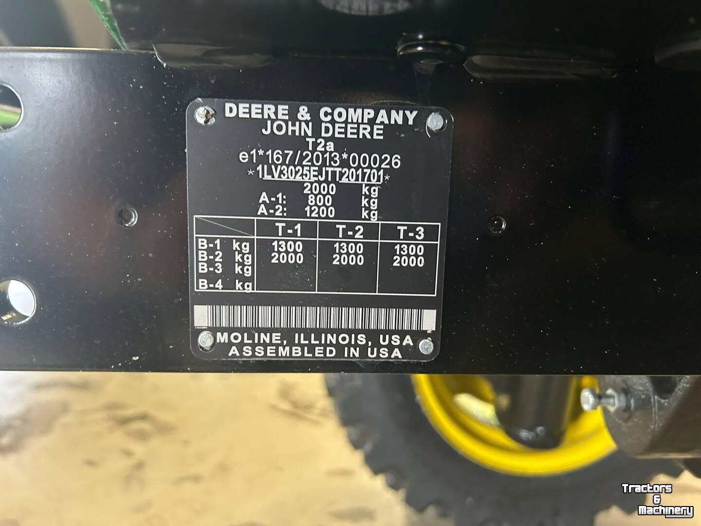 Small-track Tractor John Deere 3025E