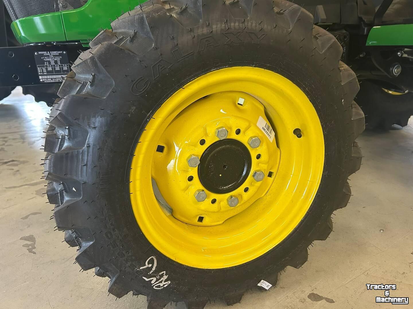Small-track Tractor John Deere 3025E