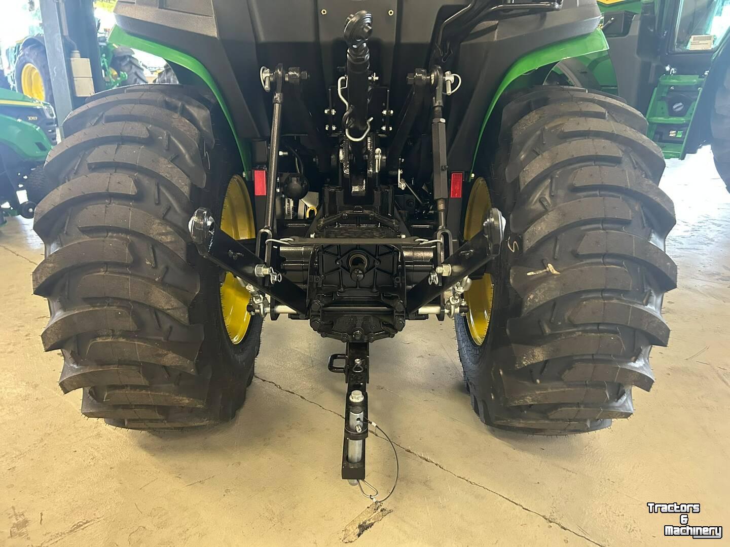 Small-track Tractor John Deere 3025E