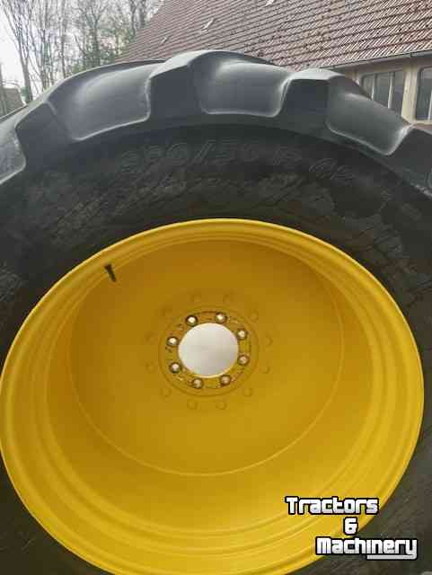 Wheels, Tyres, Rims & Dual spacers Michelin 900/50R42 MachXbib met John Deere velgen