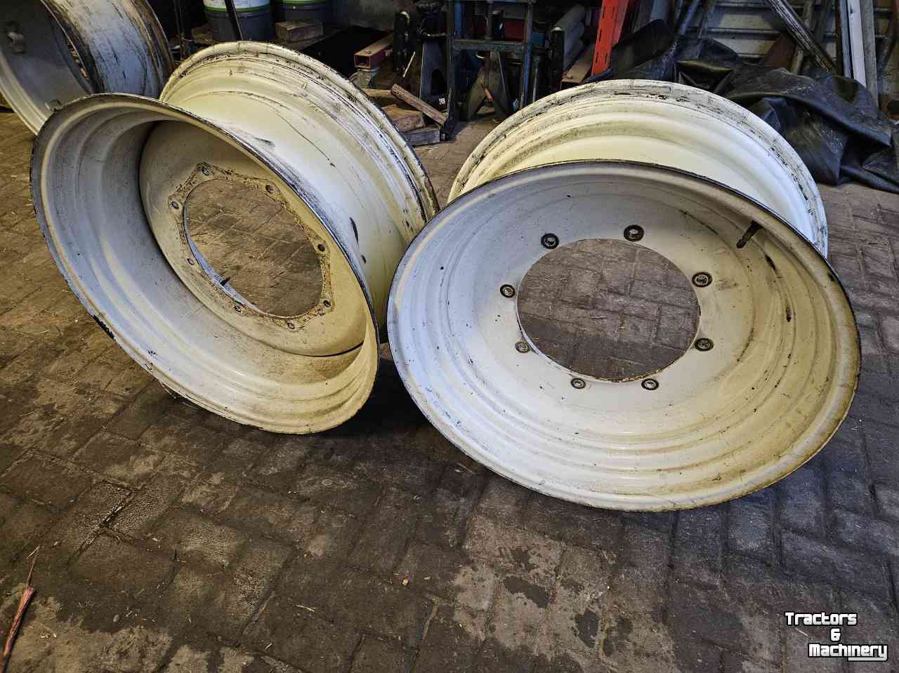 Wheels, Tyres, Rims & Dual spacers  Velgen 13x30. New Holland klasse 4 vooras
