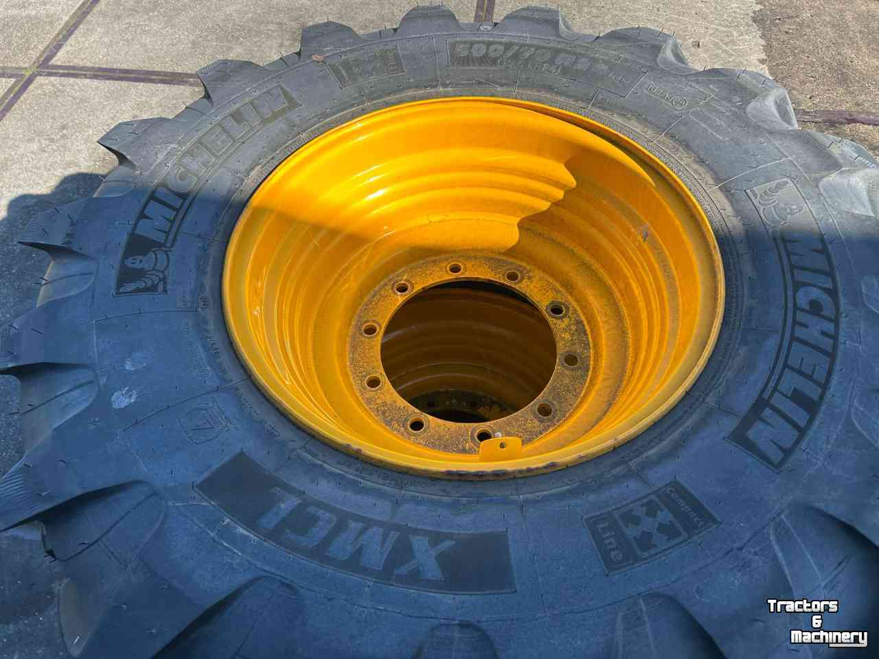 Wheels, Tyres, Rims & Dual spacers Michelin 500/70R24 op 10 gaats JCB velgen
