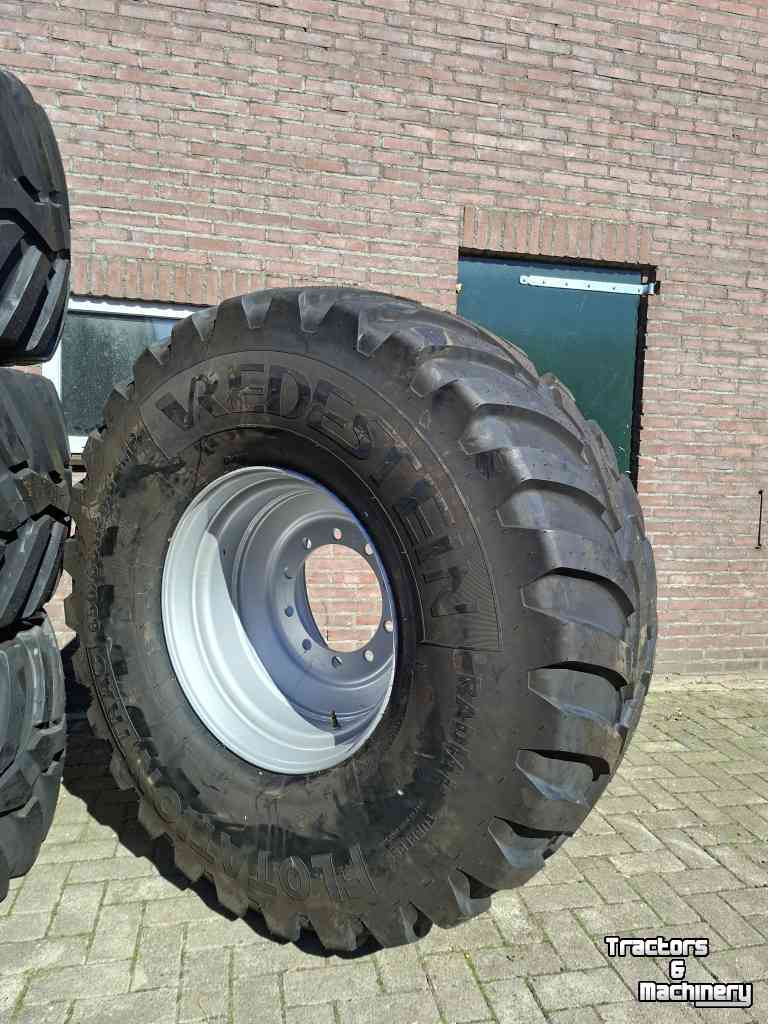 Wheels, Tyres, Rims & Dual spacers Vredestein Nieuwe Vredestein Flotation trac 650/65R26.5 kipper/kieper/dumper banden op velg 650/55R26.5