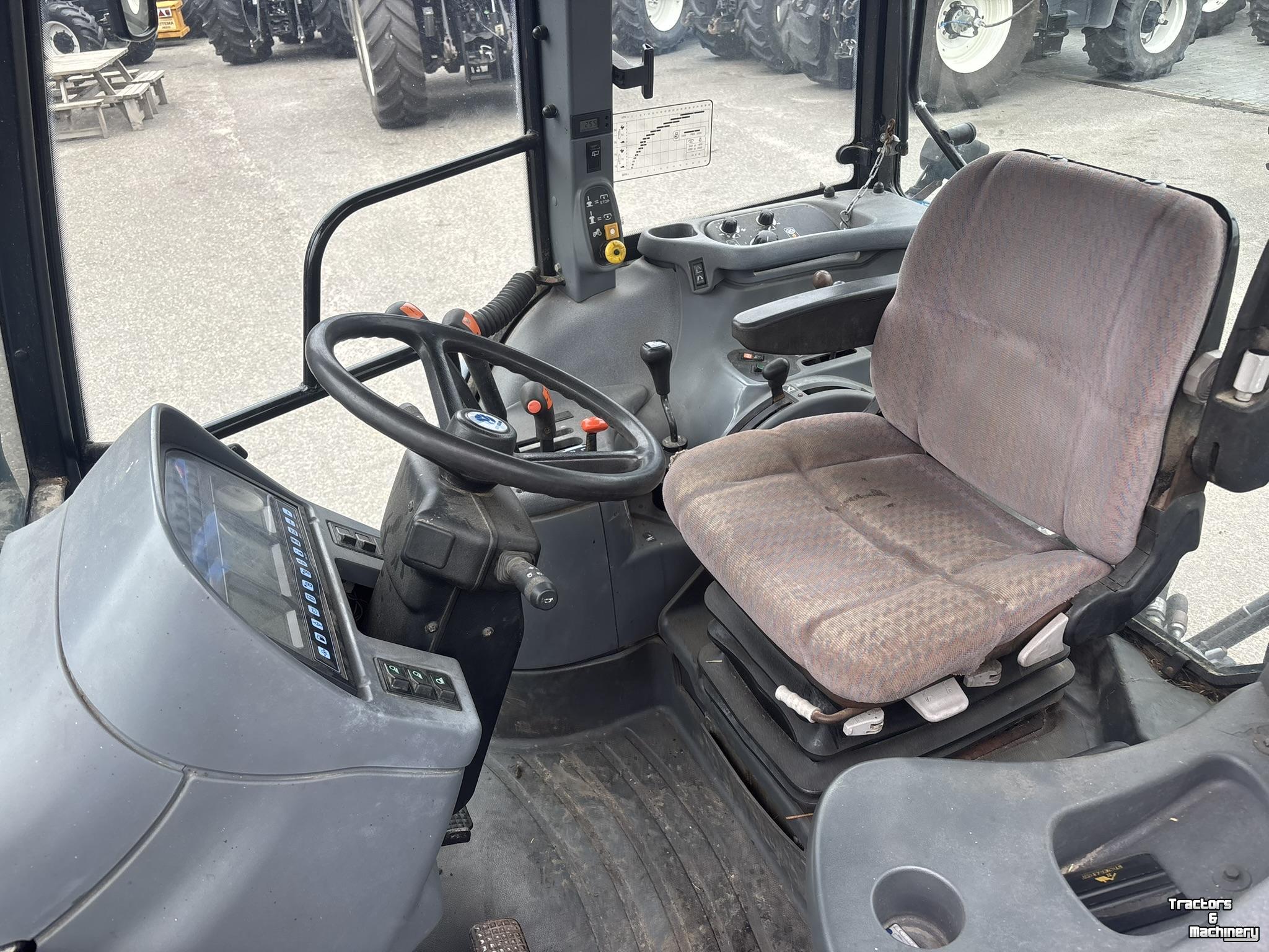 Tractor New Holland TS100