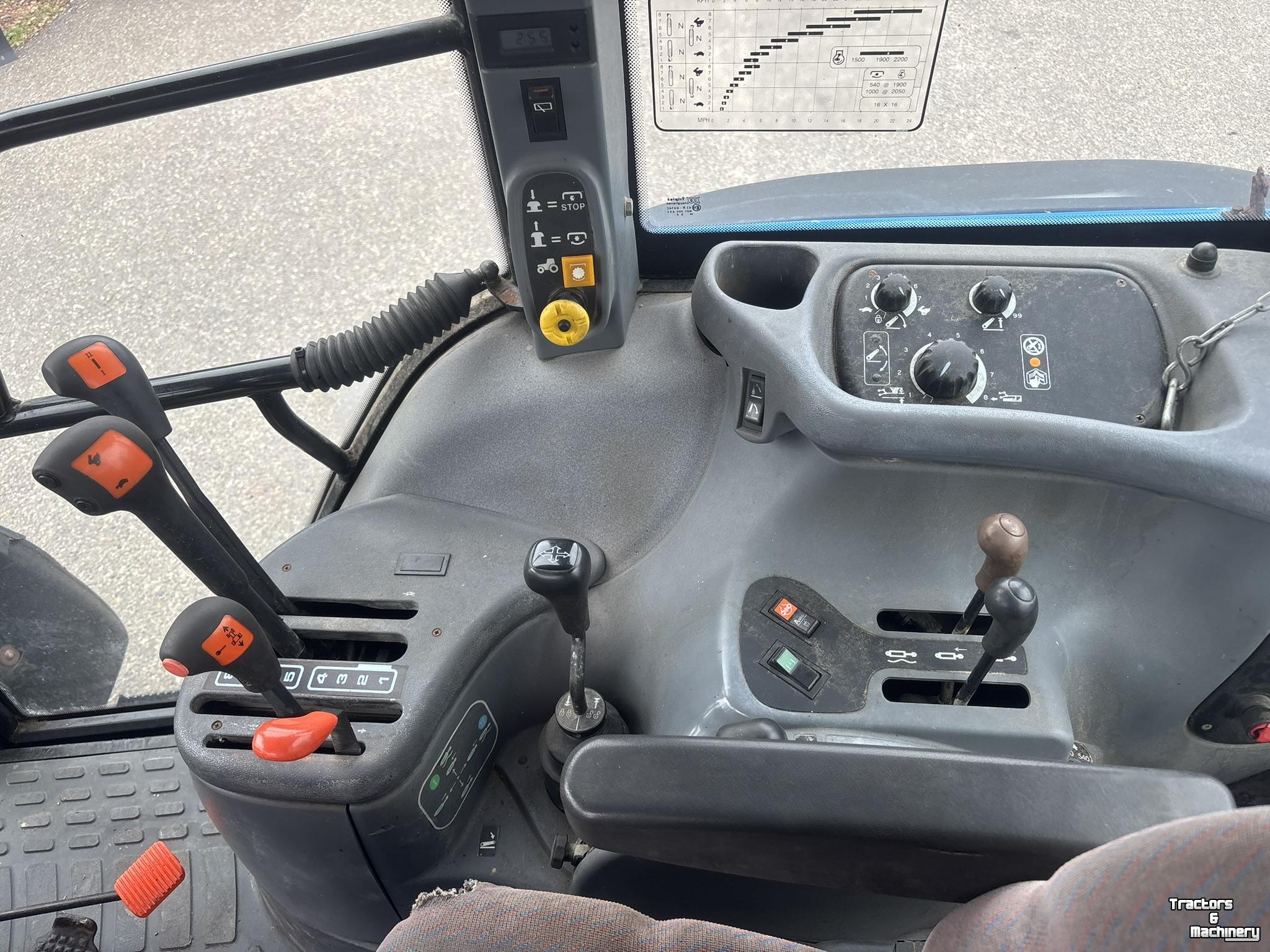 Tractor New Holland TS100