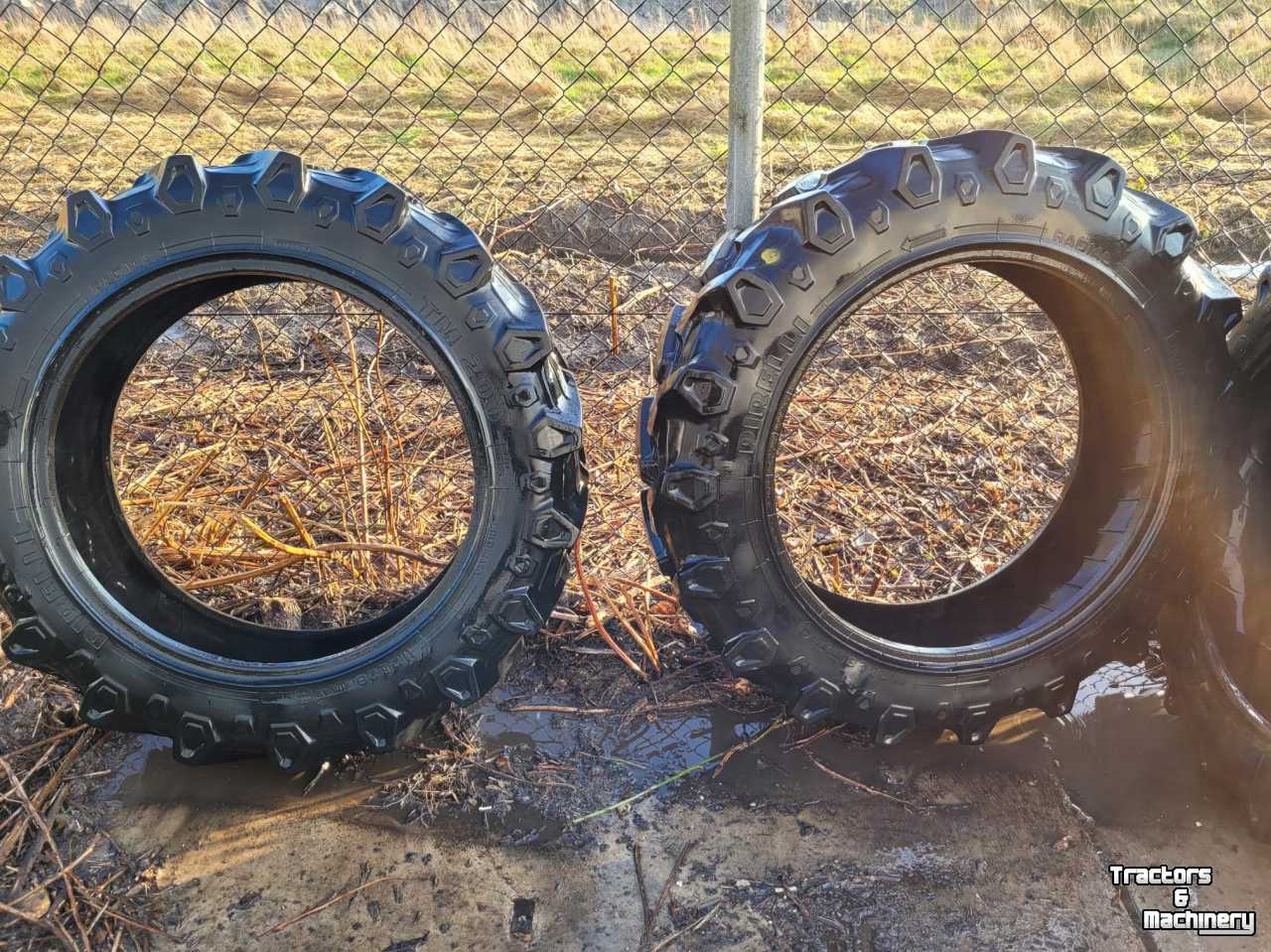 Wheels, Tyres, Rims & Dual spacers Pirelli 11.2/28