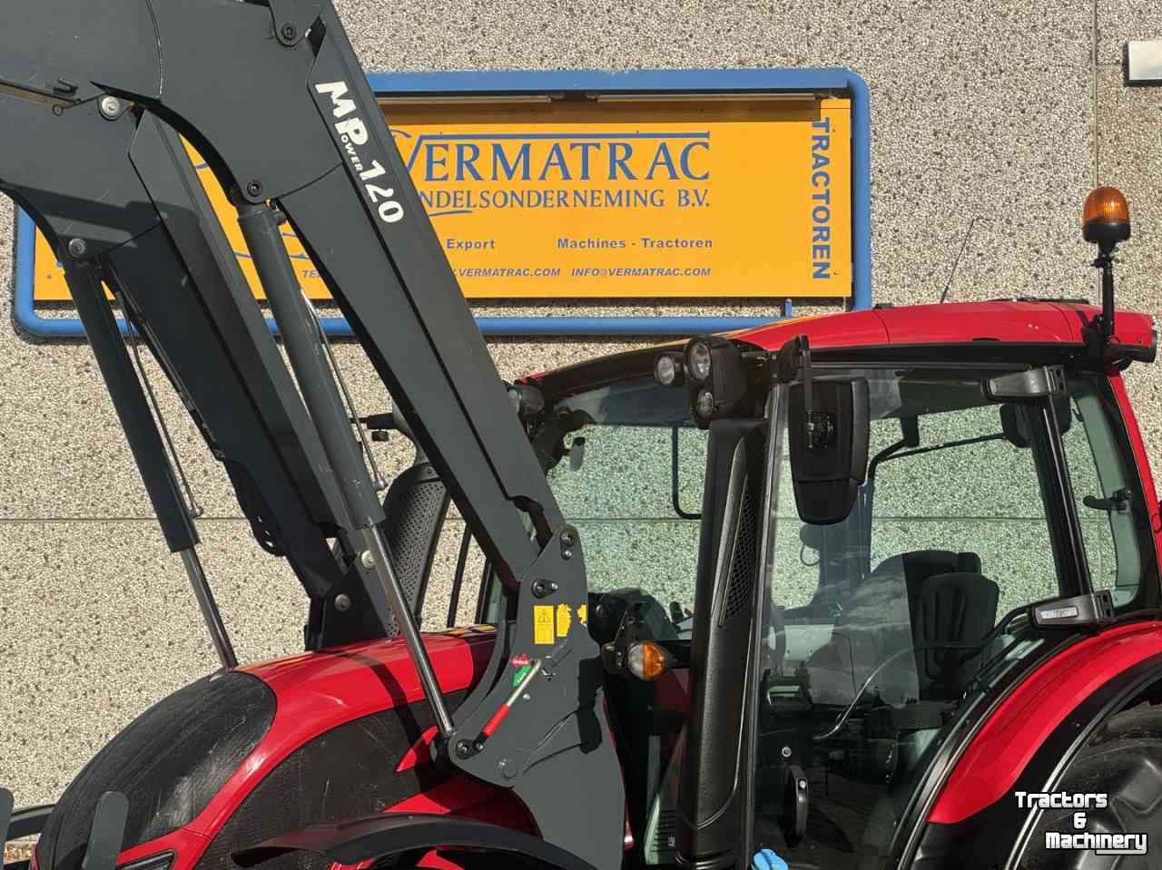 Tractor Valtra N 134Active Hitech vol geveerd lucht Frontlader Manip 120  3692u