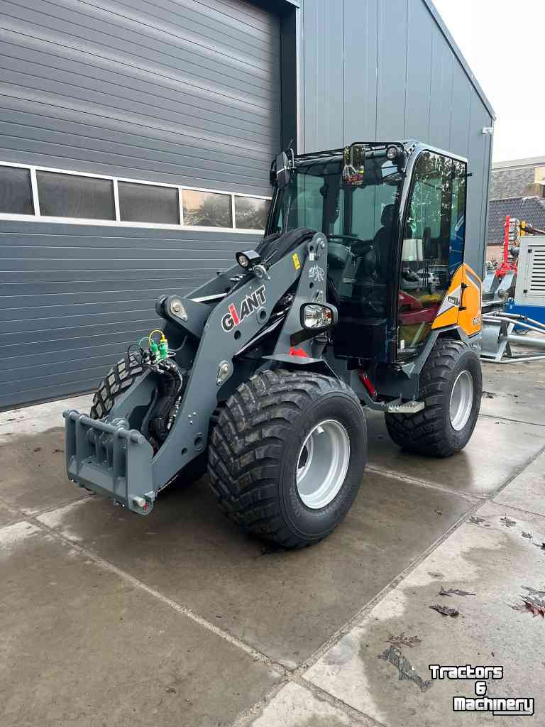 Wheelloader Giant G3500 mini shovel kniklader