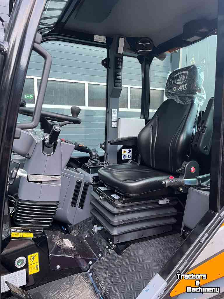 Wheelloader Giant G3500 mini shovel kniklader