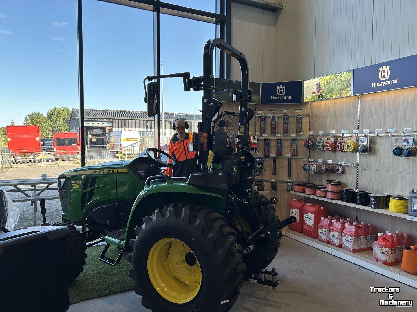 Small-track Tractor John Deere 3038E