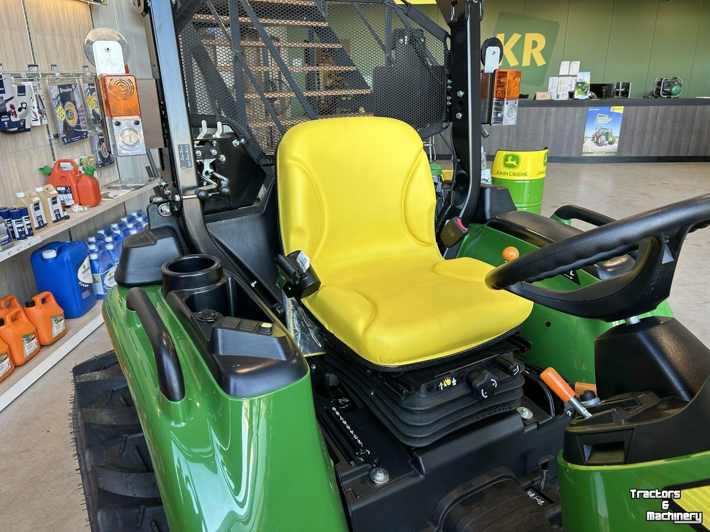 Small-track Tractor John Deere 3038E