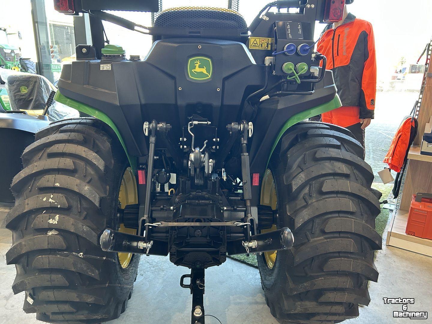 Small-track Tractor John Deere 3038E
