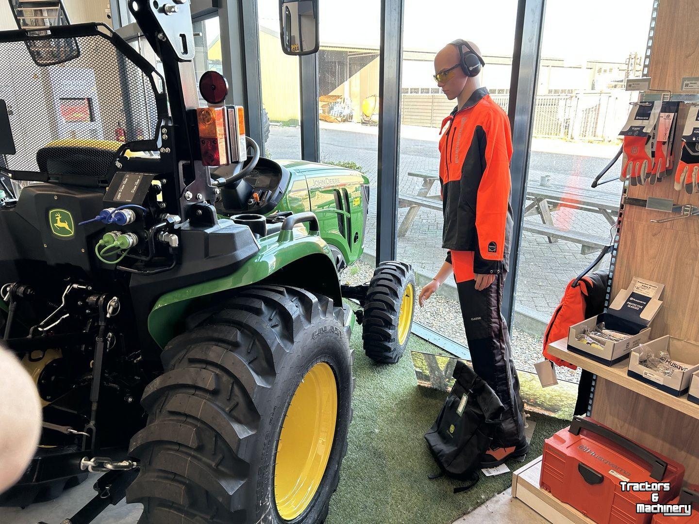 Small-track Tractor John Deere 3038E