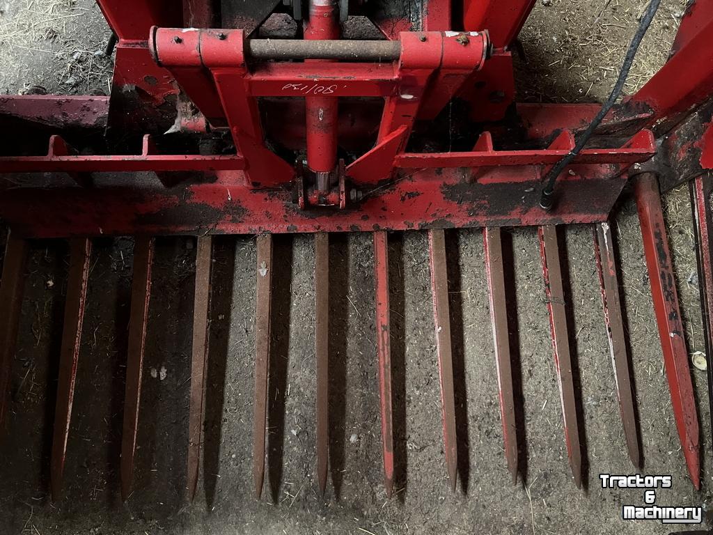 Self-propelled feed mixer Redrock Type Alligator 180-130