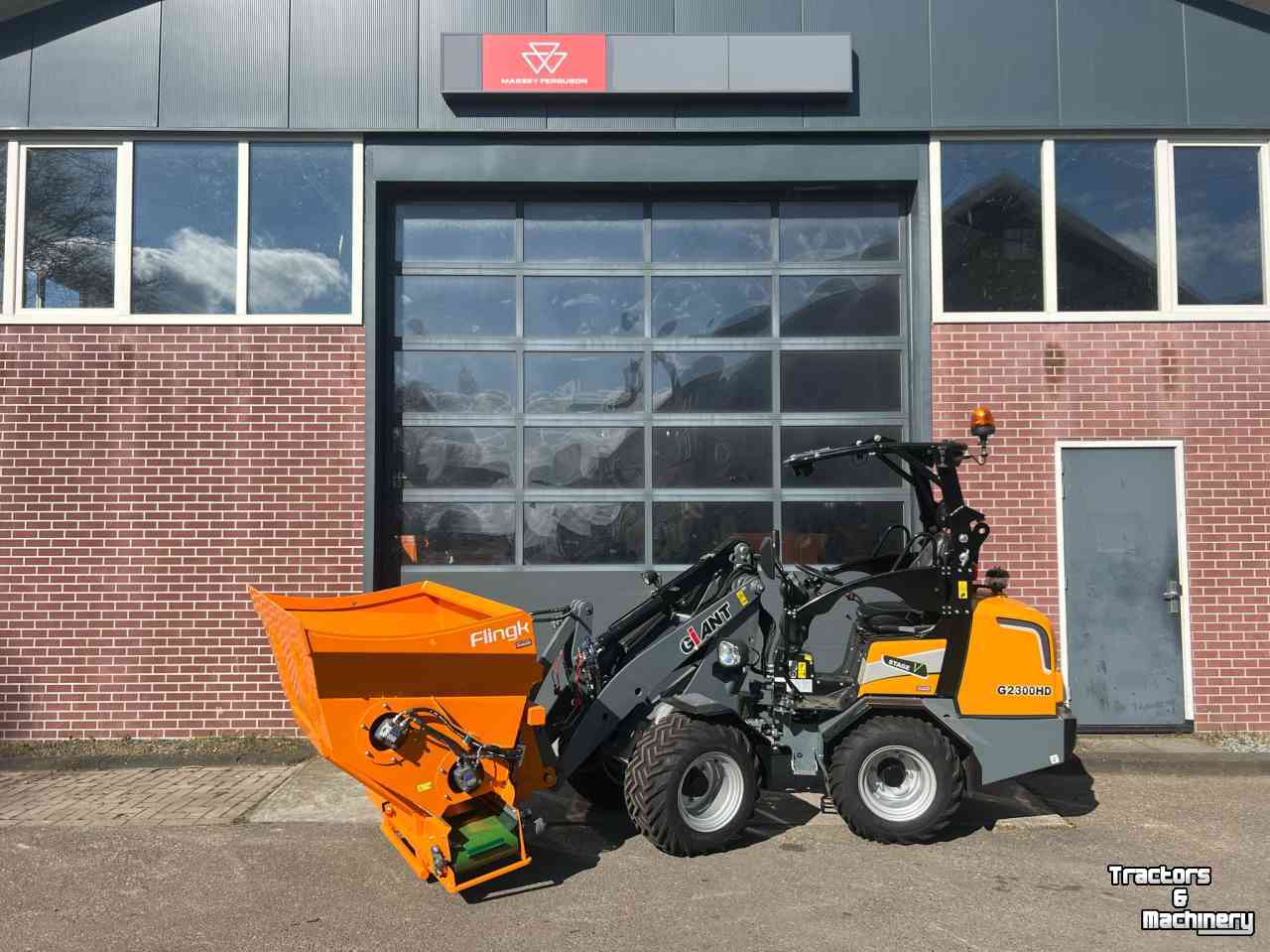 Sawdust spreader for boxes Flingk KSS 1015 boxenstrooier / zaagselstrooier / instrooibak