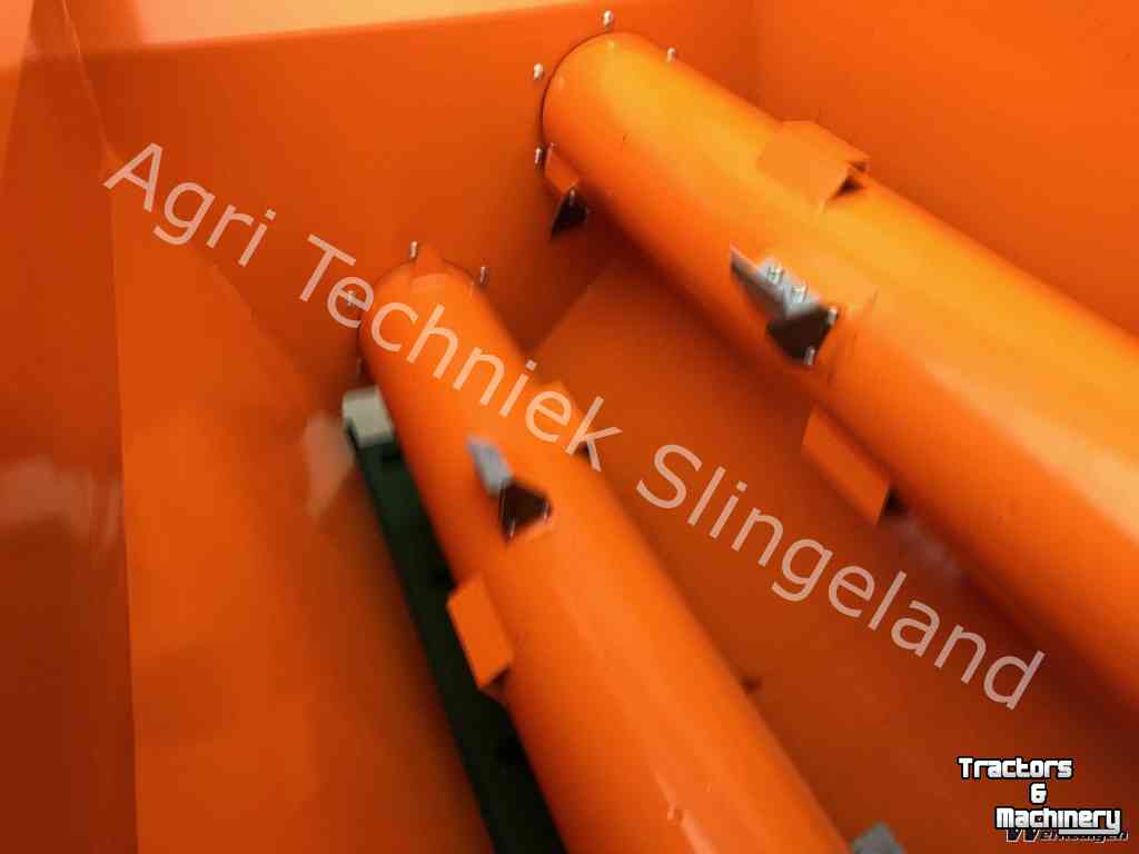 Sawdust spreader for boxes Flingk KSS 1015 boxenstrooier / zaagselstrooier / instrooibak