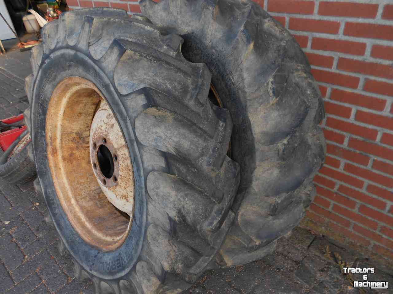 Wheels, Tyres, Rims & Dual spacers International 13.6-r28