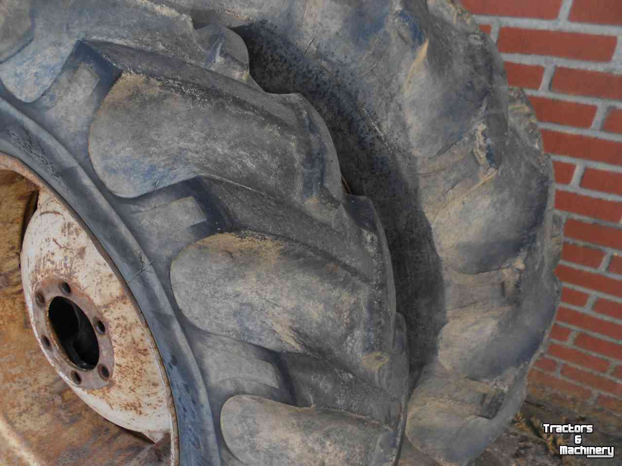 Wheels, Tyres, Rims & Dual spacers International 13.6-r28