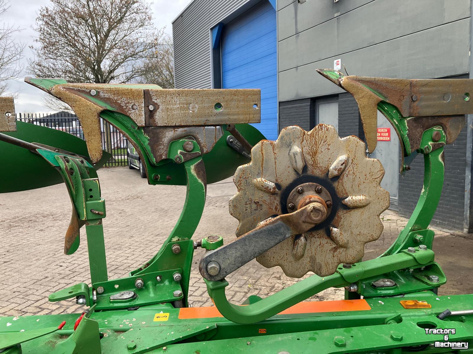 Ploughs Amazone Cayron V200-100