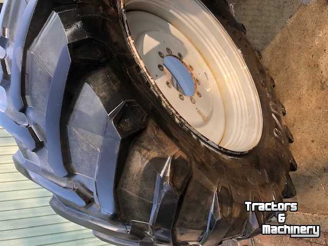 Wheels, Tyres, Rims & Dual spacers Pirelli 650/65R42