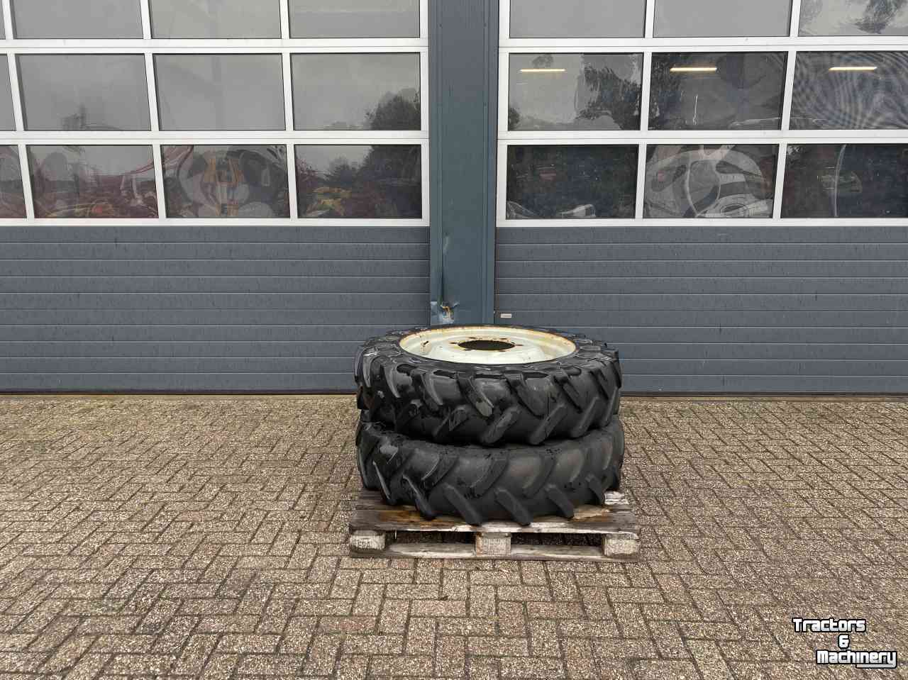 Wheels, Tyres, Rims & Dual spacers Michelin 12.4R32 op 6 gaats velg