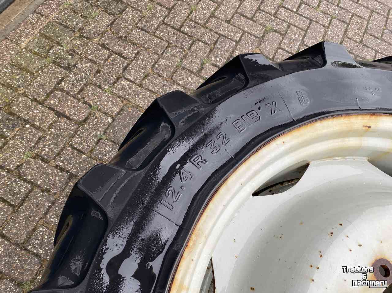 Wheels, Tyres, Rims & Dual spacers Michelin 12.4R32 op 6 gaats velg