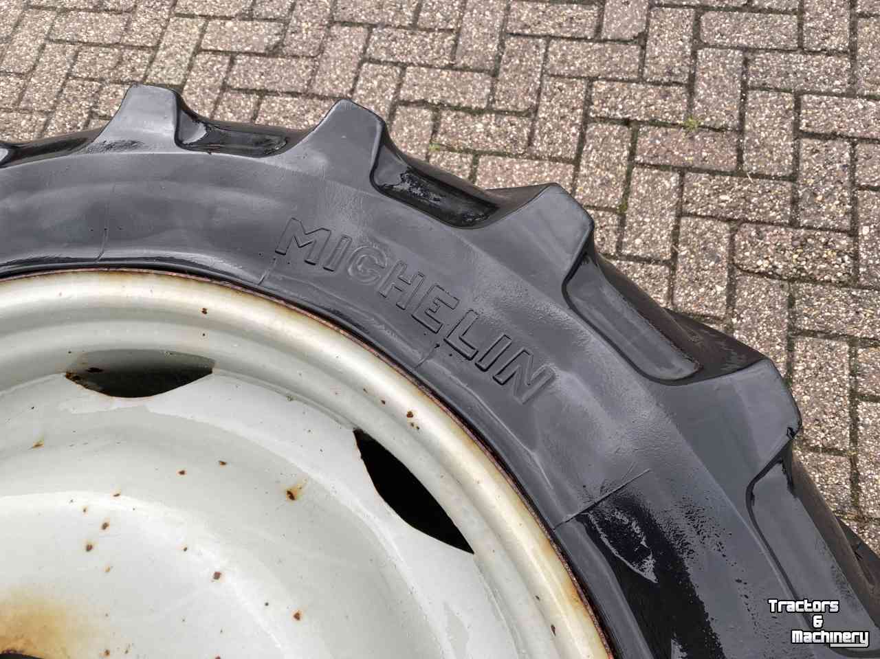 Wheels, Tyres, Rims & Dual spacers Michelin 12.4R32 op 6 gaats velg