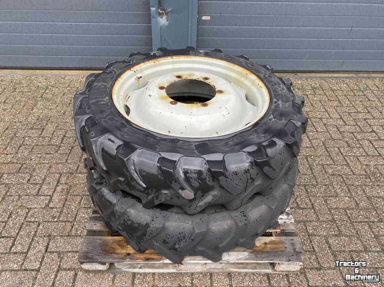 Wheels, Tyres, Rims & Dual spacers Michelin 12.4R32 op 6 gaats velg