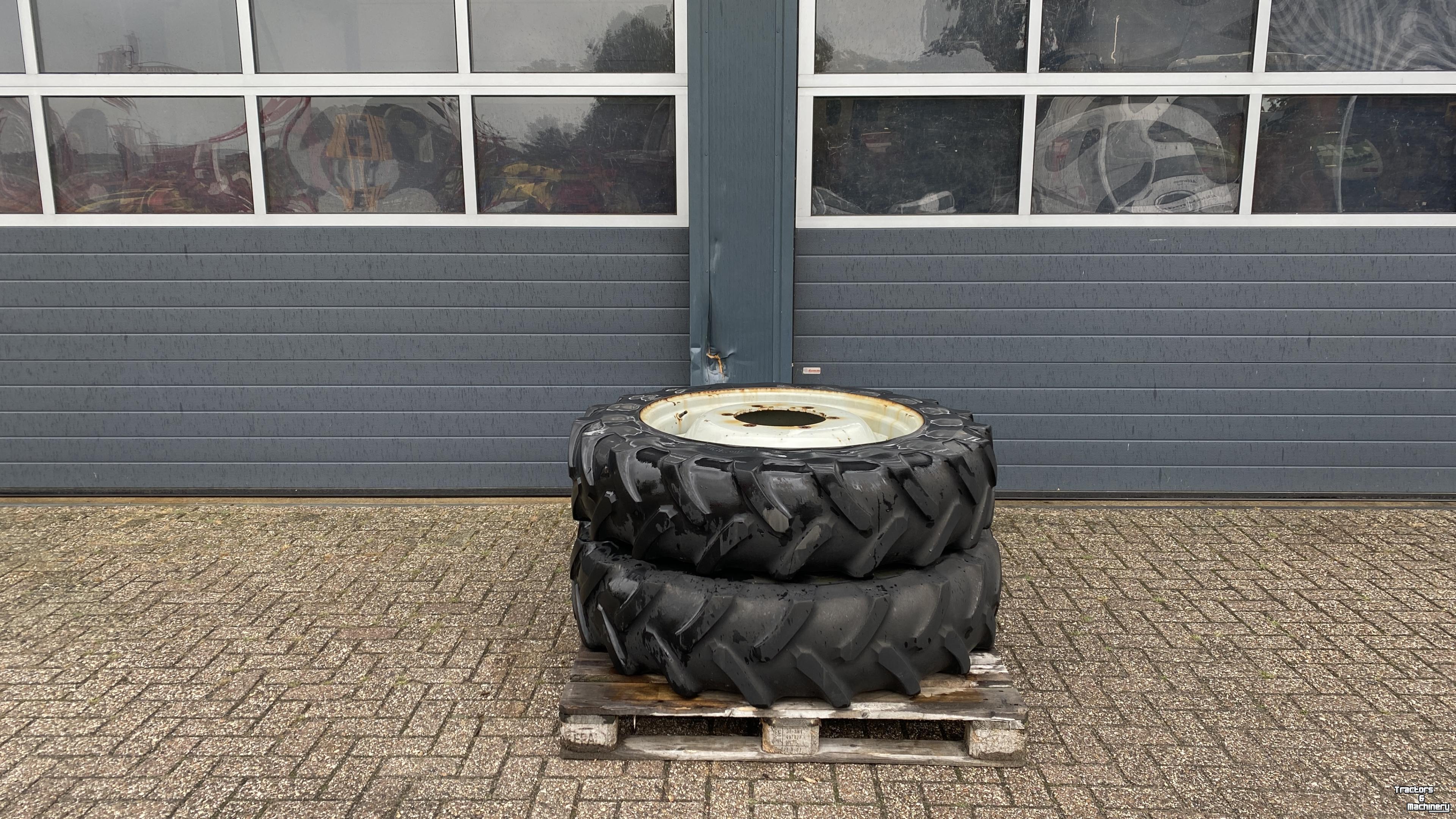 Wheels, Tyres, Rims & Dual spacers Michelin 12.4R32 op 6 gaats velg