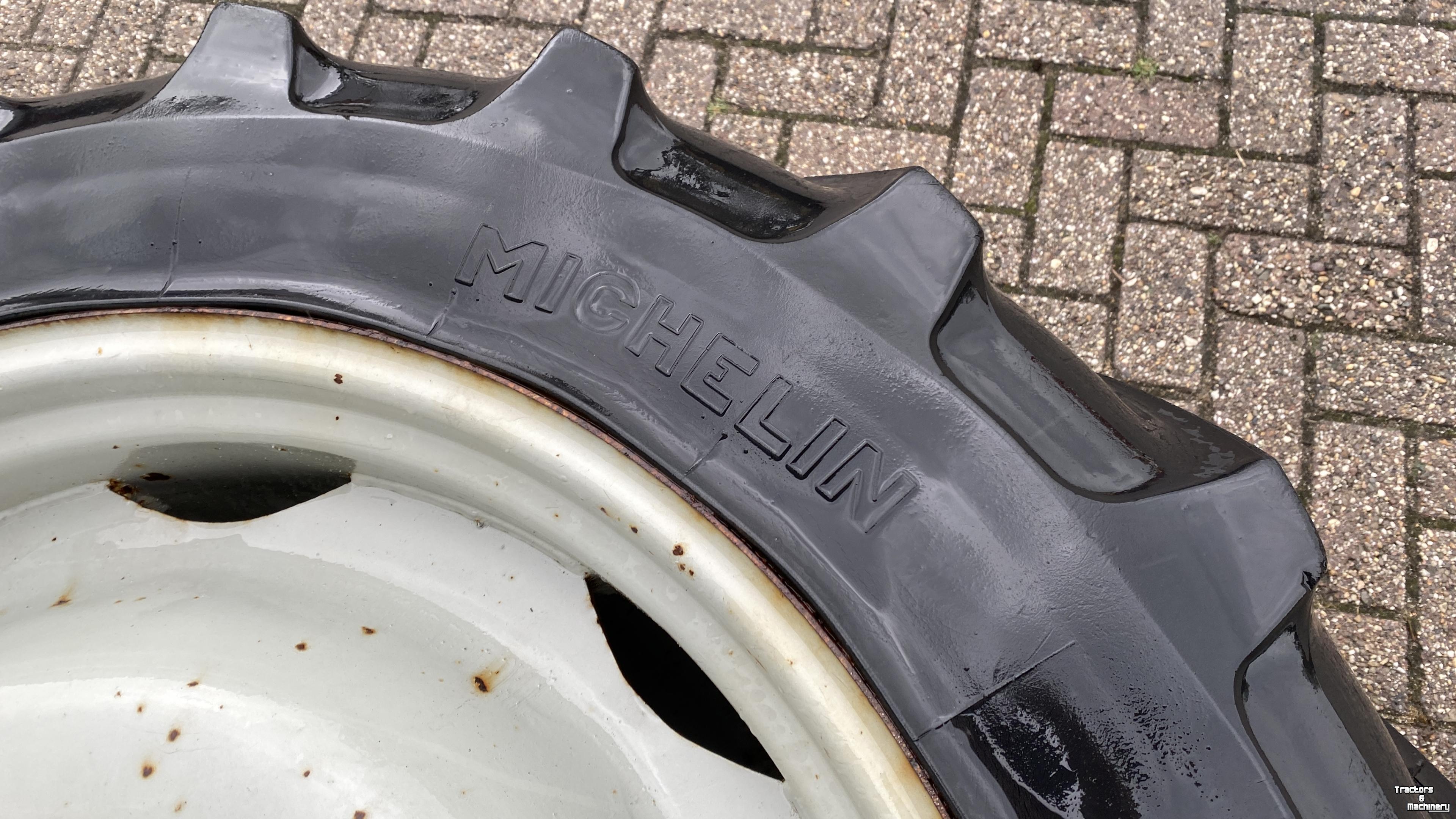Wheels, Tyres, Rims & Dual spacers Michelin 12.4R32 op 6 gaats velg
