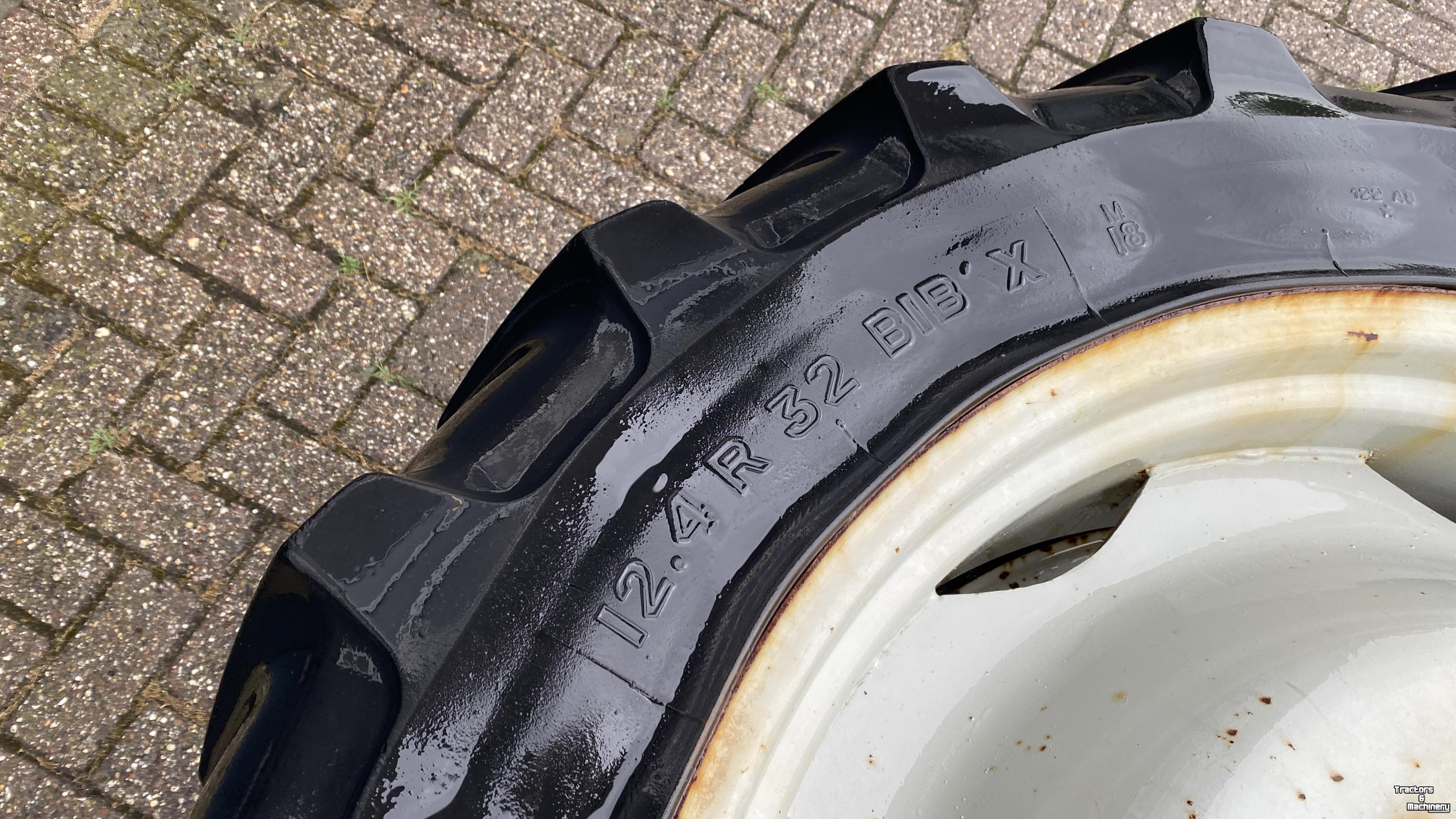 Wheels, Tyres, Rims & Dual spacers Michelin 12.4R32 op 6 gaats velg