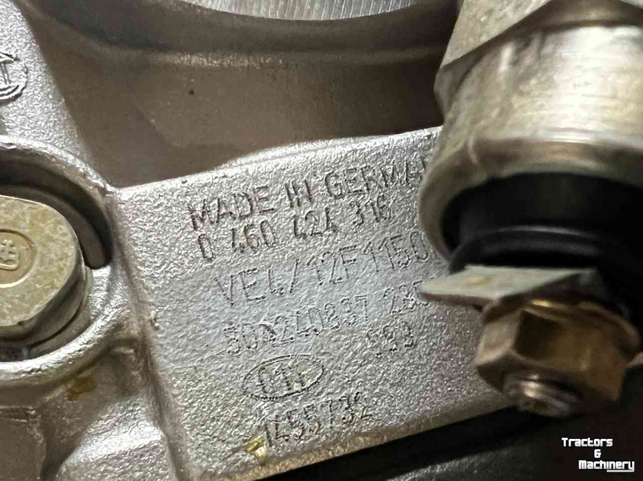 Excavator tracks New Holland Brandstofpomp voor NewH E175B C Parts nr:2856014R