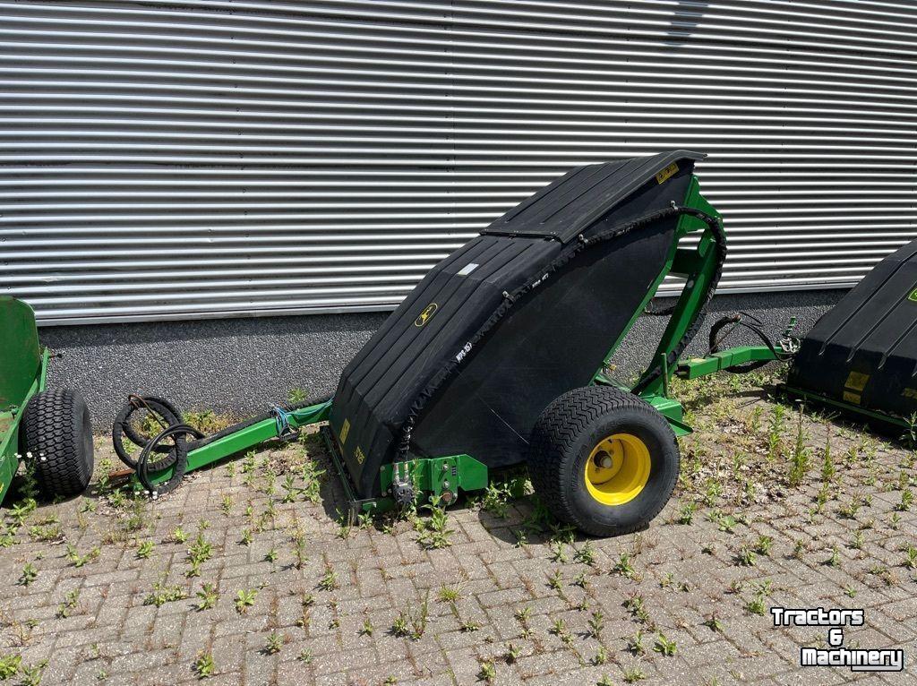 Sweeper John Deere TC125