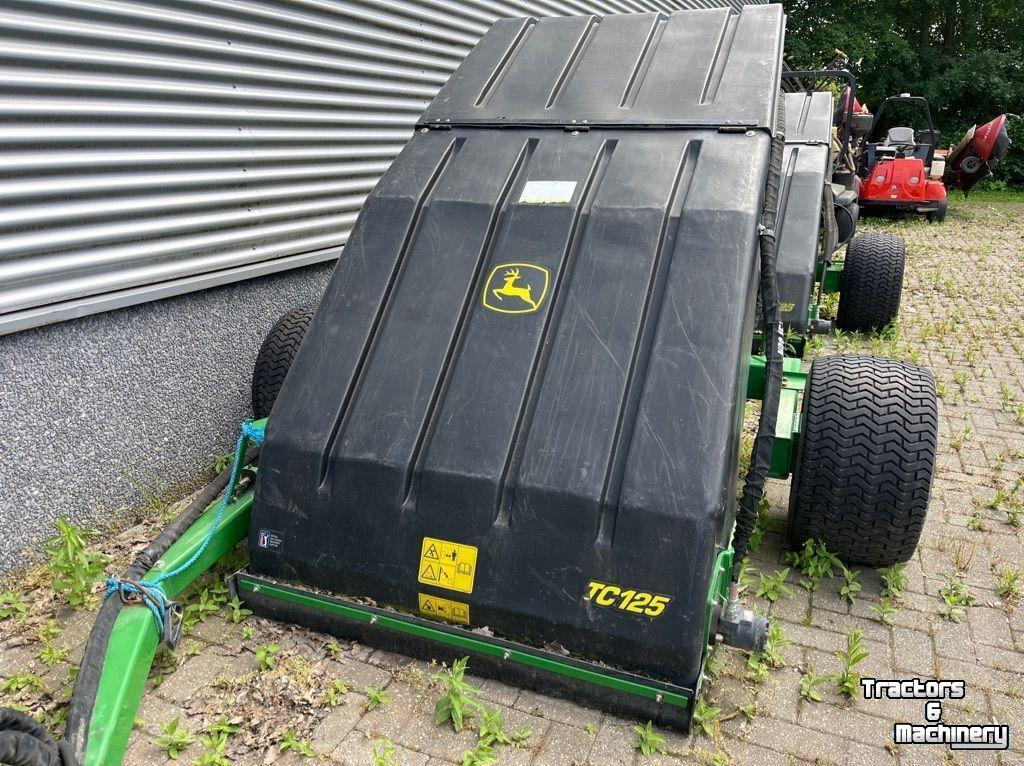 Sweeper John Deere TC125