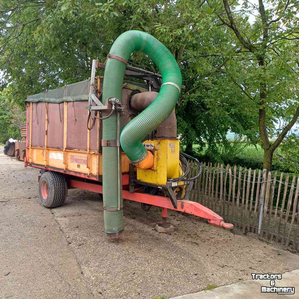 Leaf vacuum Miedema zuigwagen