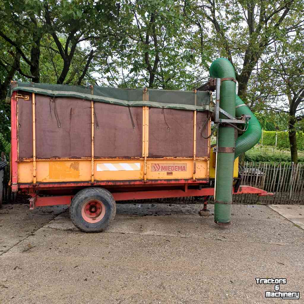 Leaf vacuum Miedema zuigwagen