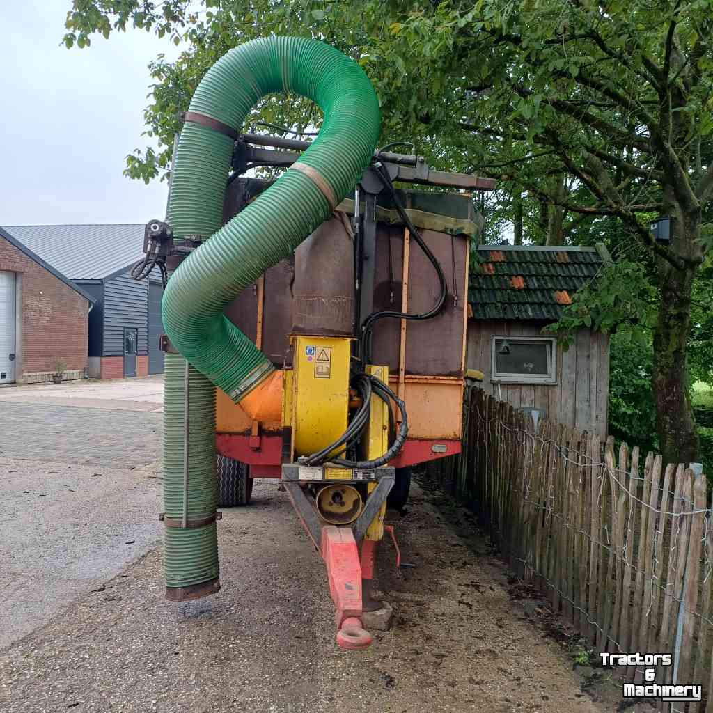 Leaf vacuum Miedema zuigwagen