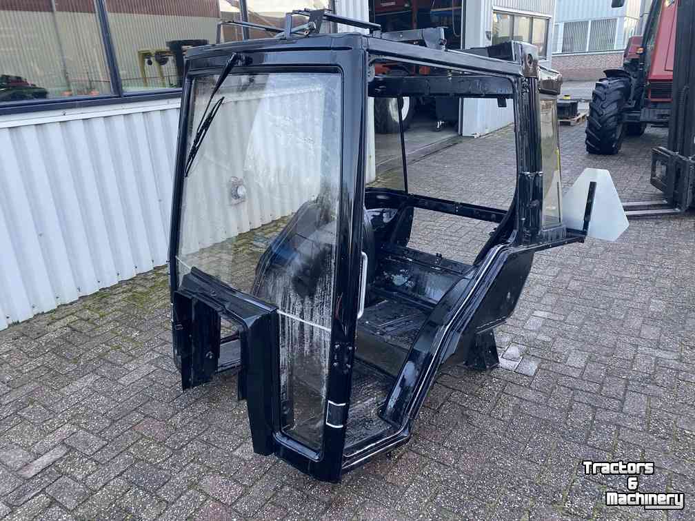 Used parts for tractors Case-IH kaal cabine frame van een 856XL