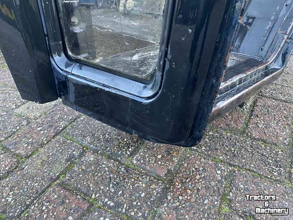 Used parts for tractors Case-IH kaal cabine frame van een 856XL
