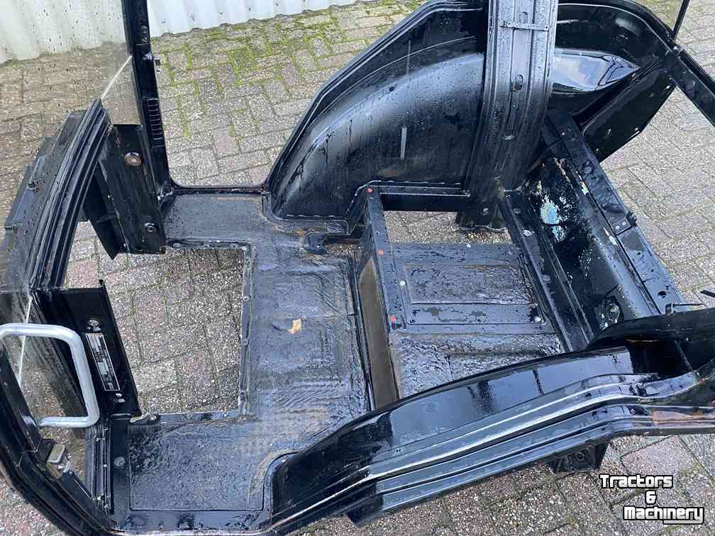 Used parts for tractors Case-IH kaal cabine frame van een 856XL