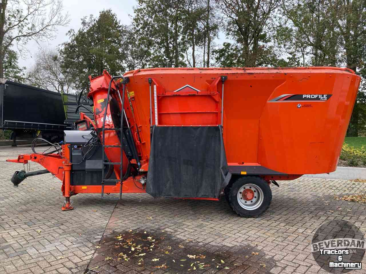 Vertical feed mixer Kuhn Profile Plus 15.2 DS Ventidrive