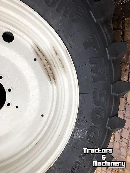 Wheels, Tyres, Rims & Dual spacers Trelleborg Trelleborg - 710/70R42 TM900 op wiel Valtra Q-serie