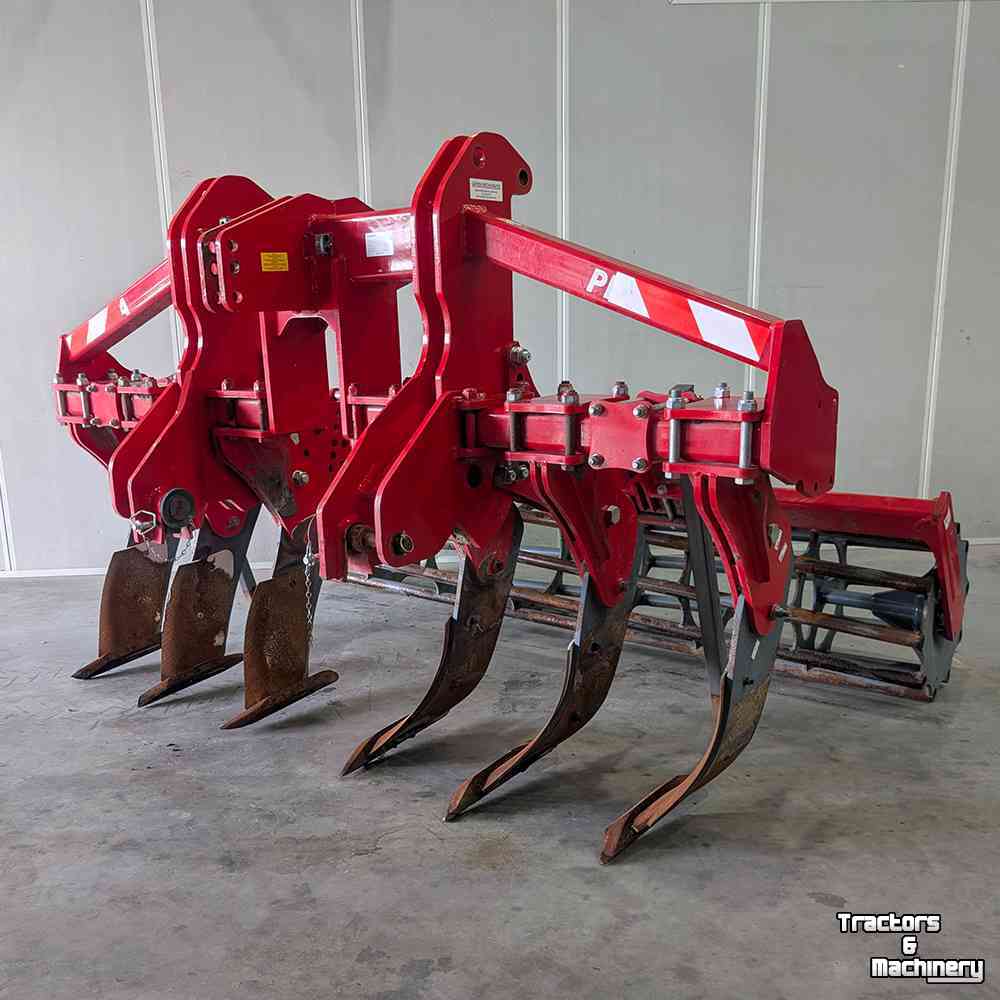 Deep subsoiler Unia Plow B4